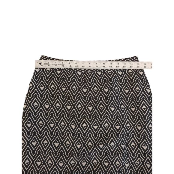 WHITE HOUSE BLACK MARKET Silk Black White Geometric Diamond Print Skirt 4 Small - Picture 4 of 6